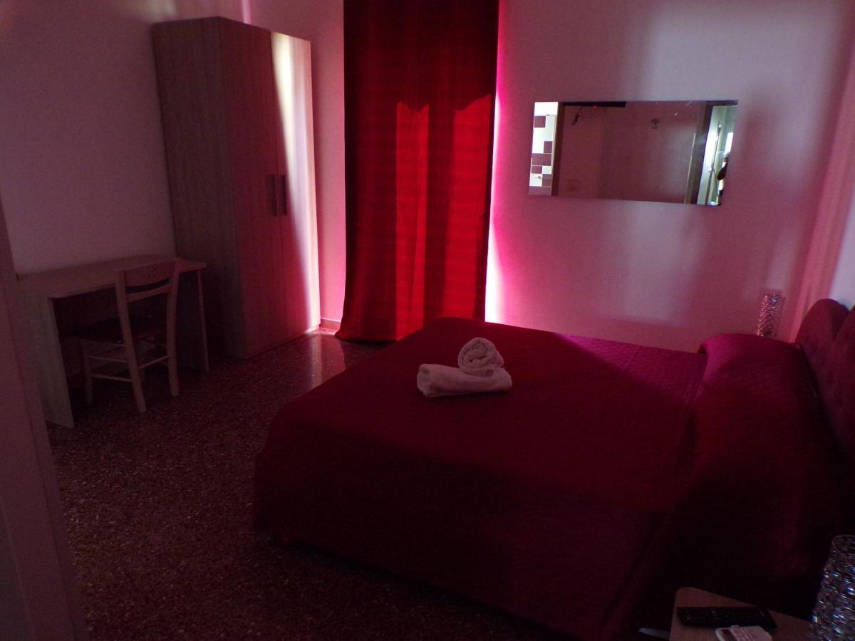 Nuova Aurora Rent Rooms ロッカルメーラ エクステリア 写真