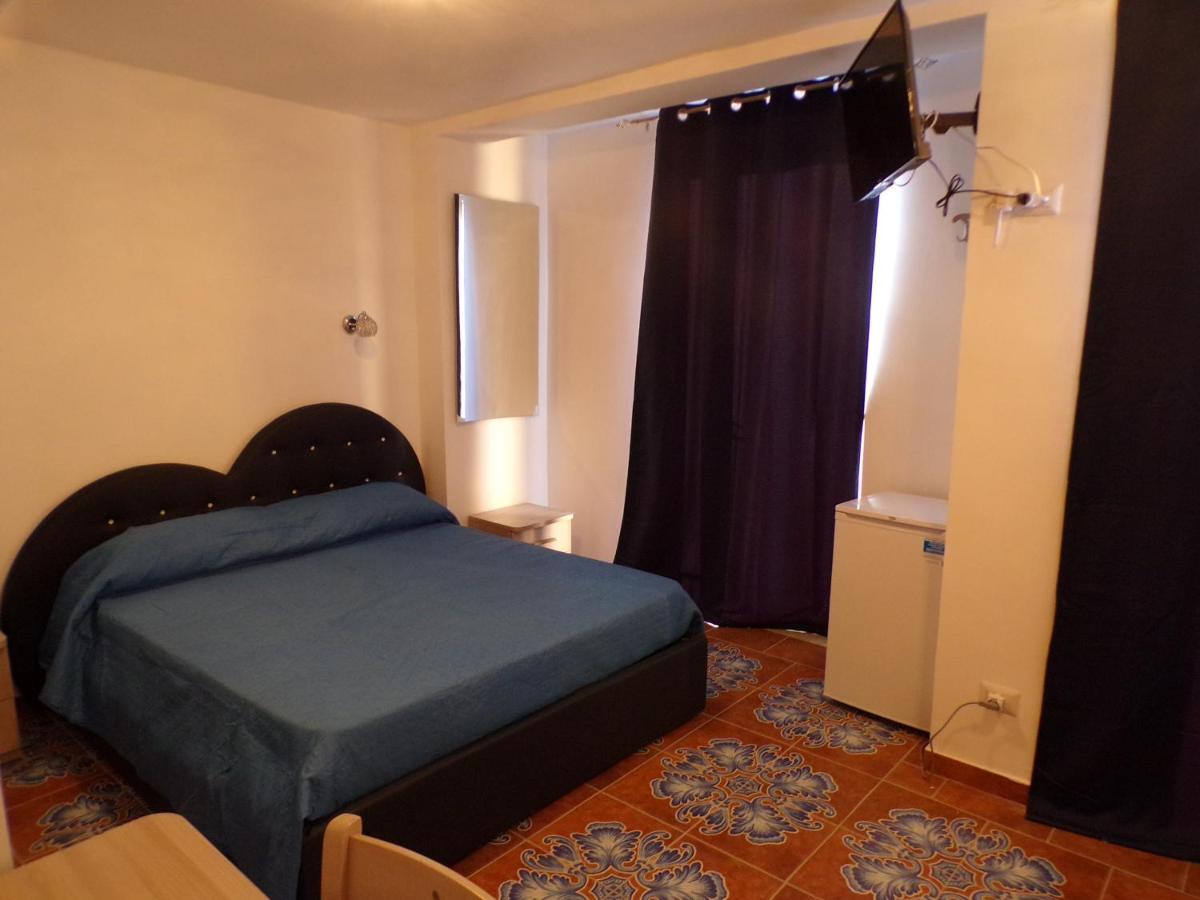 Nuova Aurora Rent Rooms ロッカルメーラ エクステリア 写真