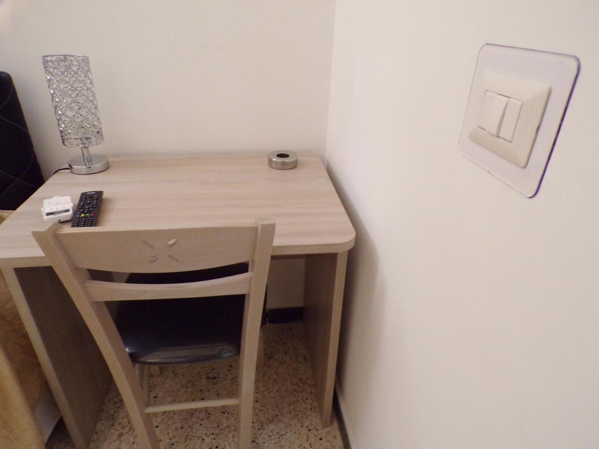 Nuova Aurora Rent Rooms ロッカルメーラ エクステリア 写真