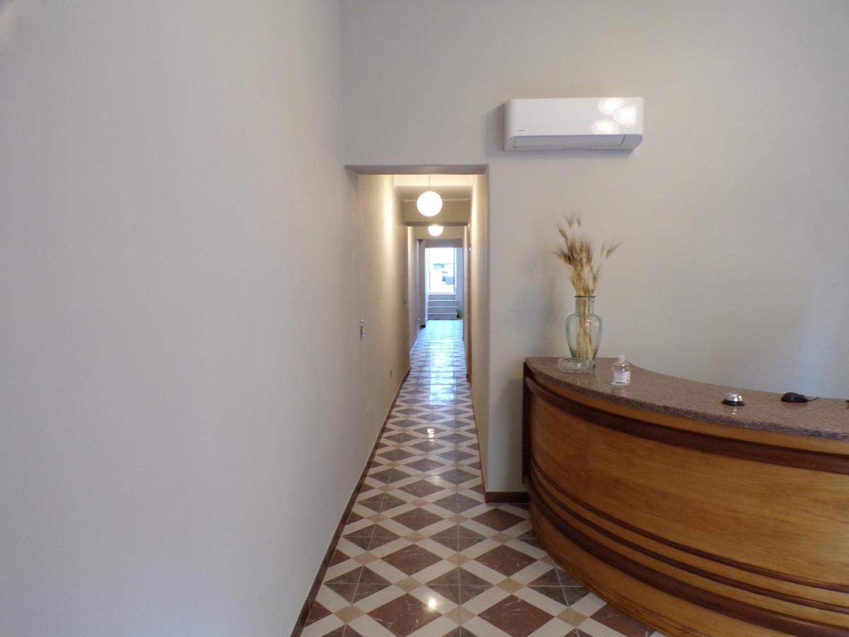 Nuova Aurora Rent Rooms ロッカルメーラ エクステリア 写真