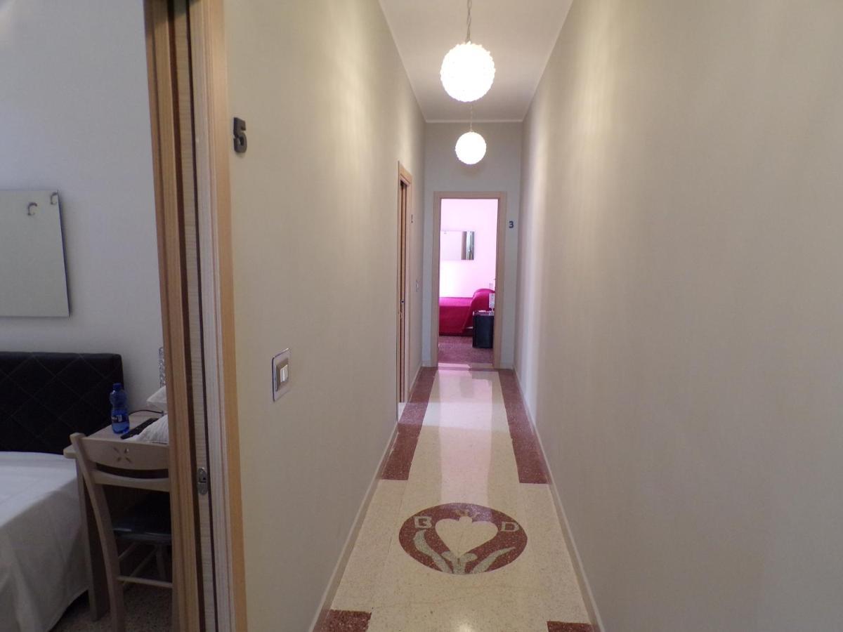 Nuova Aurora Rent Rooms ロッカルメーラ エクステリア 写真
