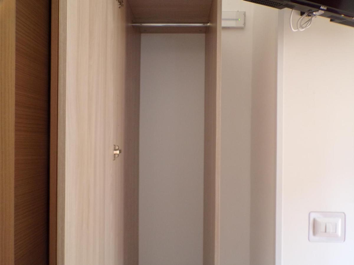 Nuova Aurora Rent Rooms ロッカルメーラ エクステリア 写真