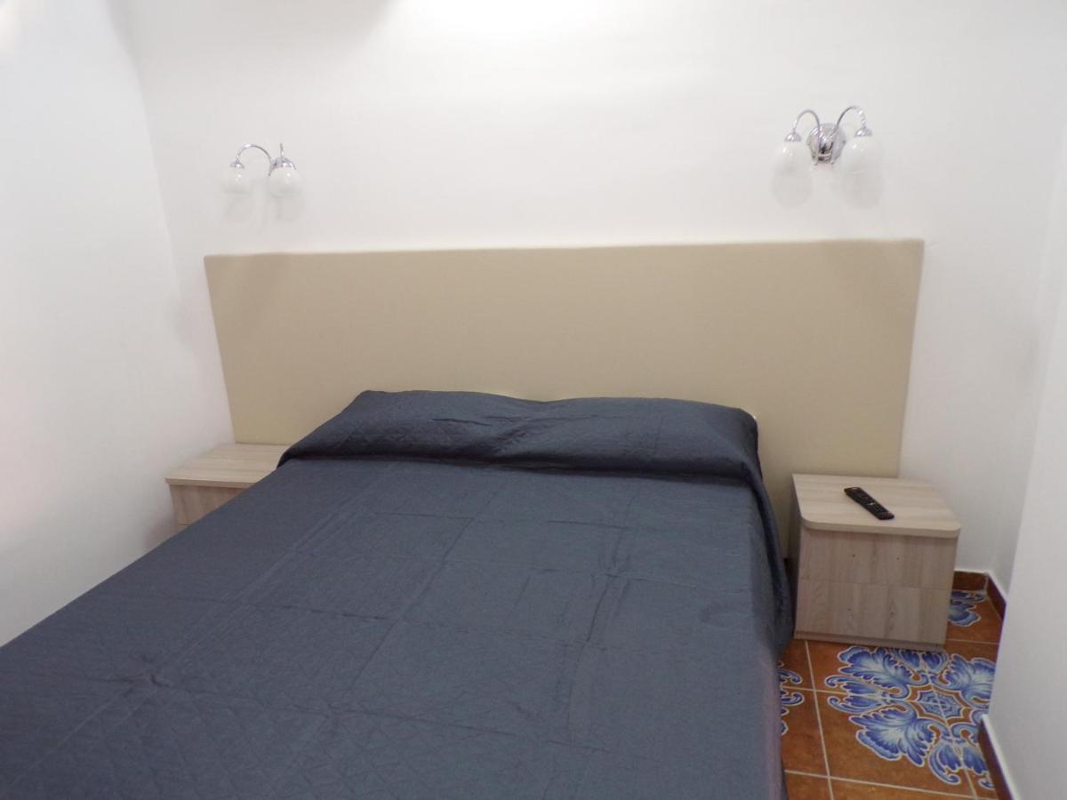 Nuova Aurora Rent Rooms ロッカルメーラ エクステリア 写真