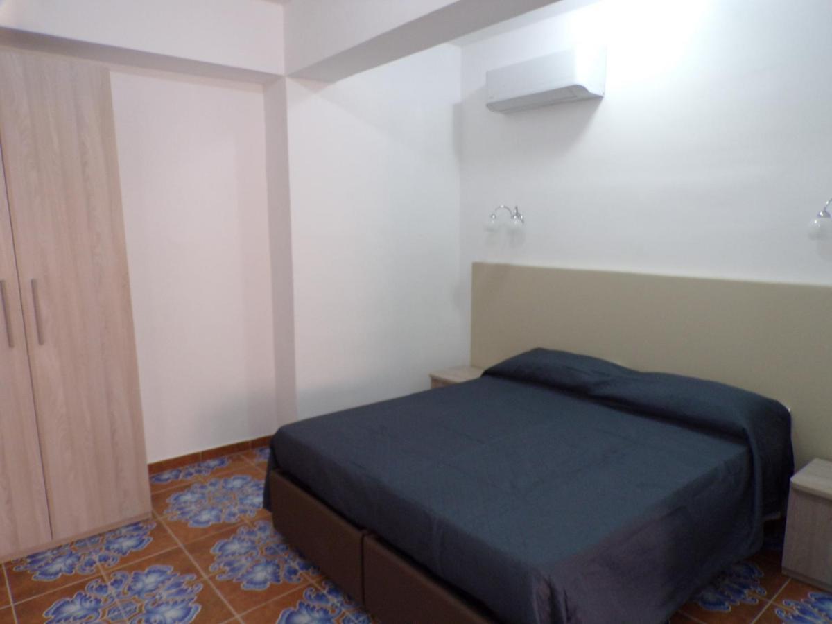 Nuova Aurora Rent Rooms ロッカルメーラ エクステリア 写真
