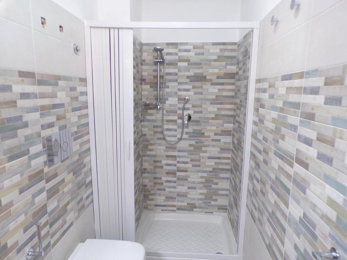Nuova Aurora Rent Rooms ロッカルメーラ エクステリア 写真