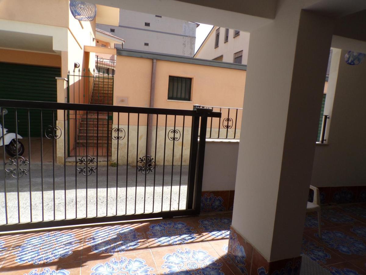 Nuova Aurora Rent Rooms ロッカルメーラ エクステリア 写真