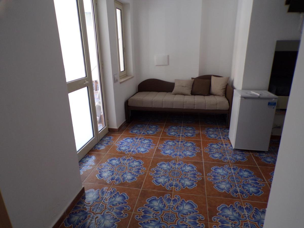 Nuova Aurora Rent Rooms ロッカルメーラ エクステリア 写真
