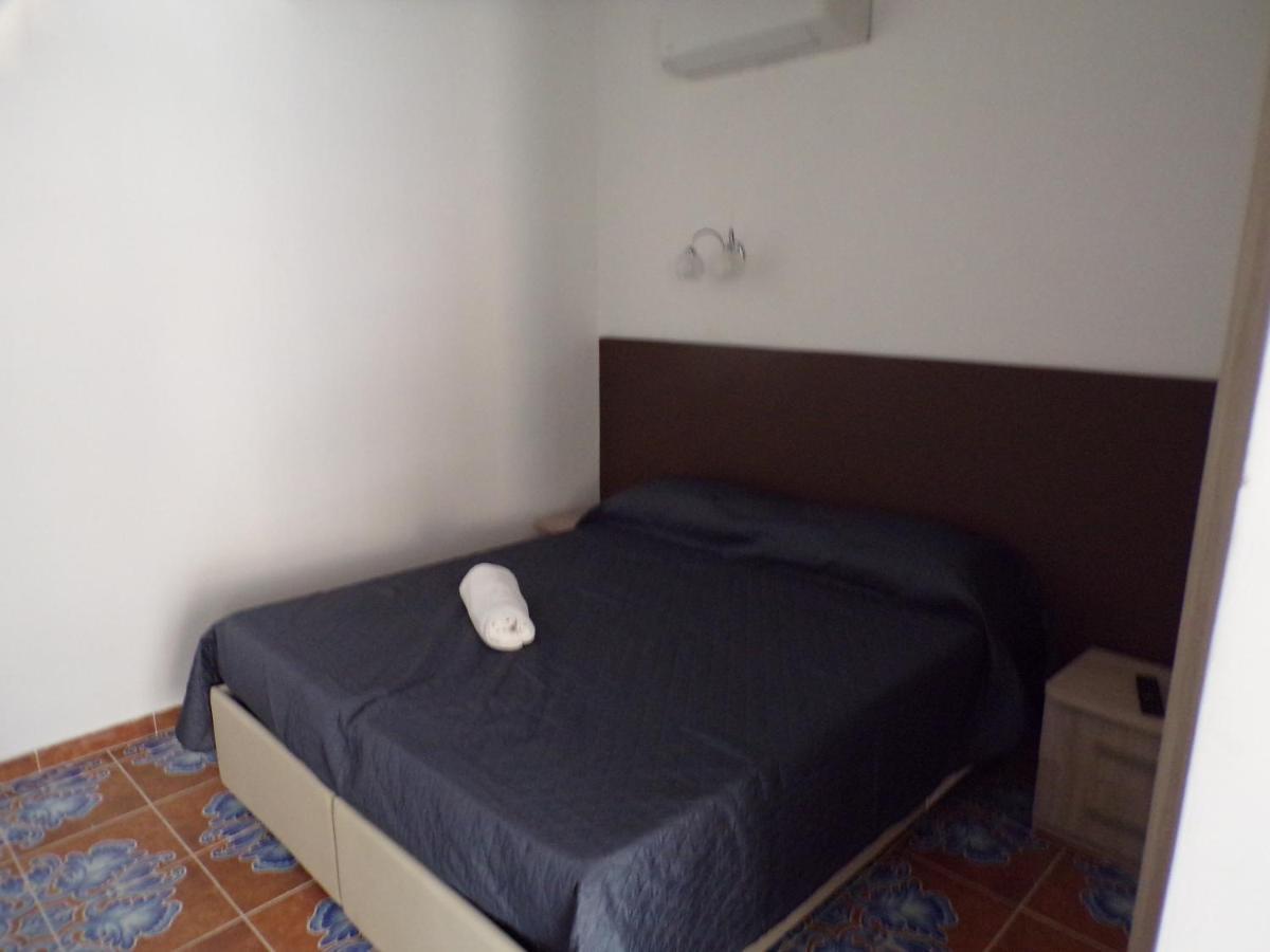 Nuova Aurora Rent Rooms ロッカルメーラ エクステリア 写真