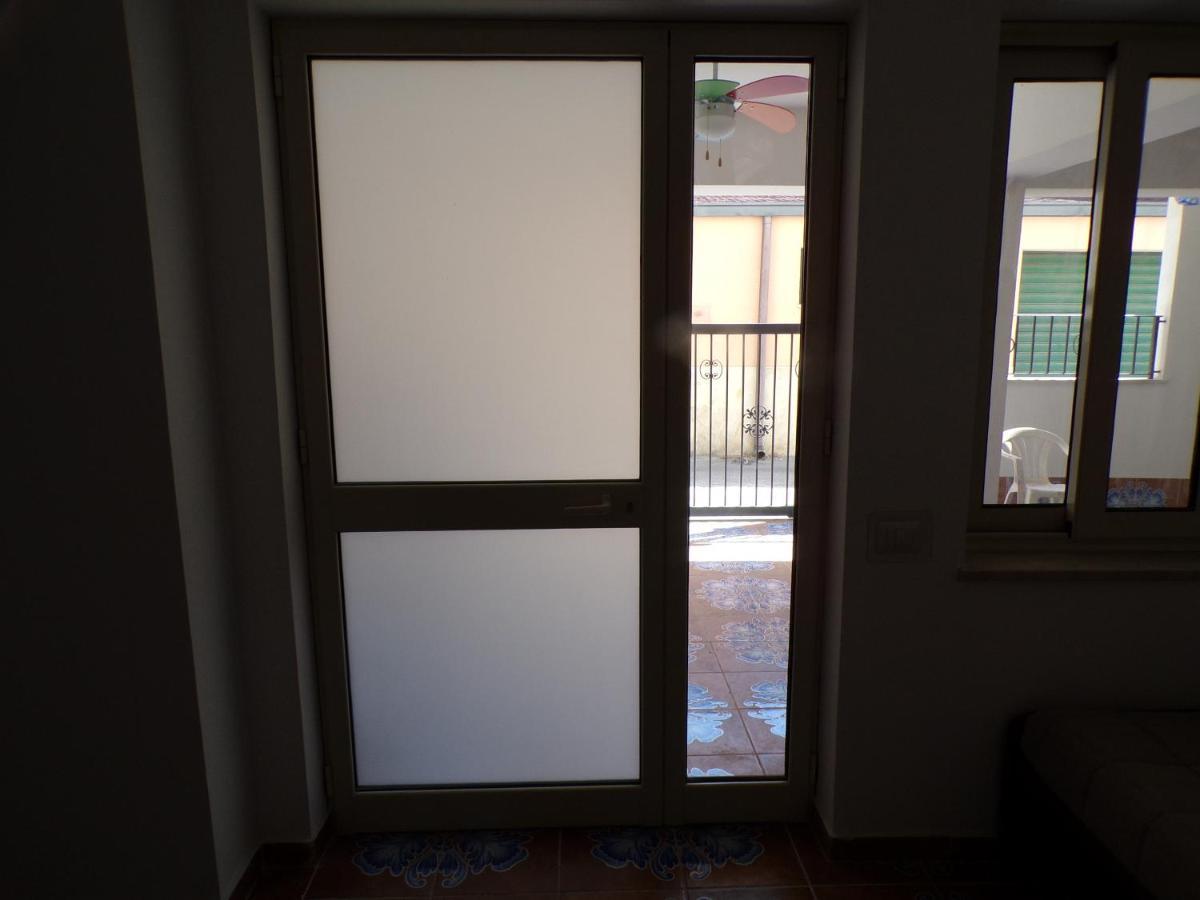 Nuova Aurora Rent Rooms ロッカルメーラ エクステリア 写真