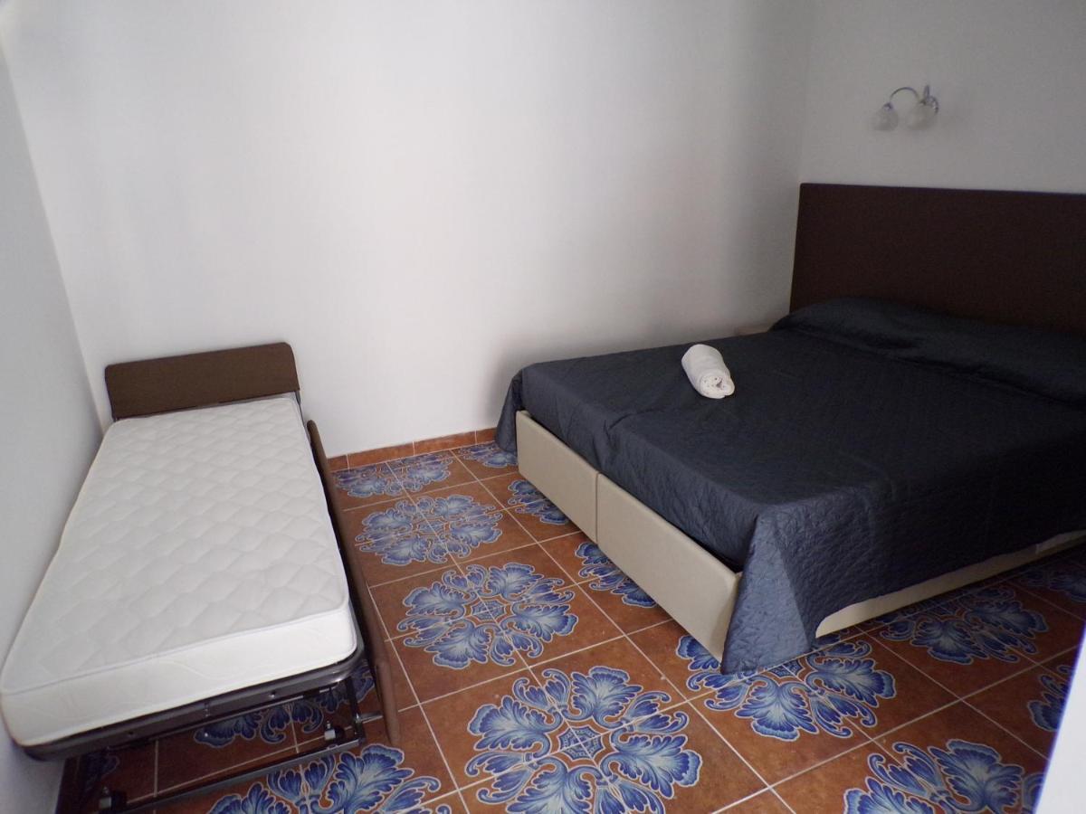 Nuova Aurora Rent Rooms ロッカルメーラ エクステリア 写真