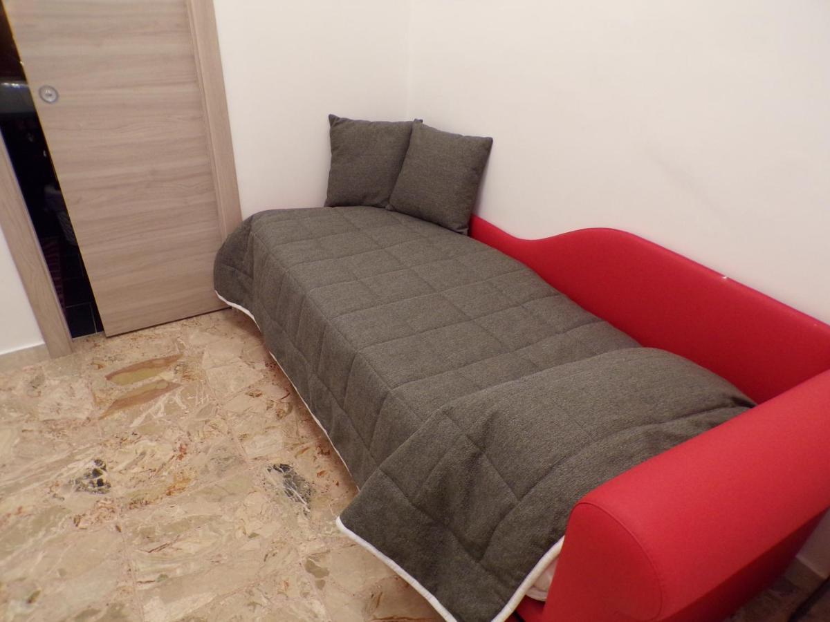 Nuova Aurora Rent Rooms ロッカルメーラ エクステリア 写真