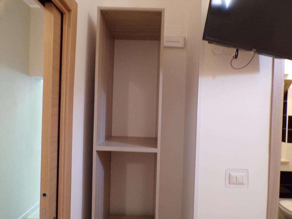 Nuova Aurora Rent Rooms ロッカルメーラ エクステリア 写真