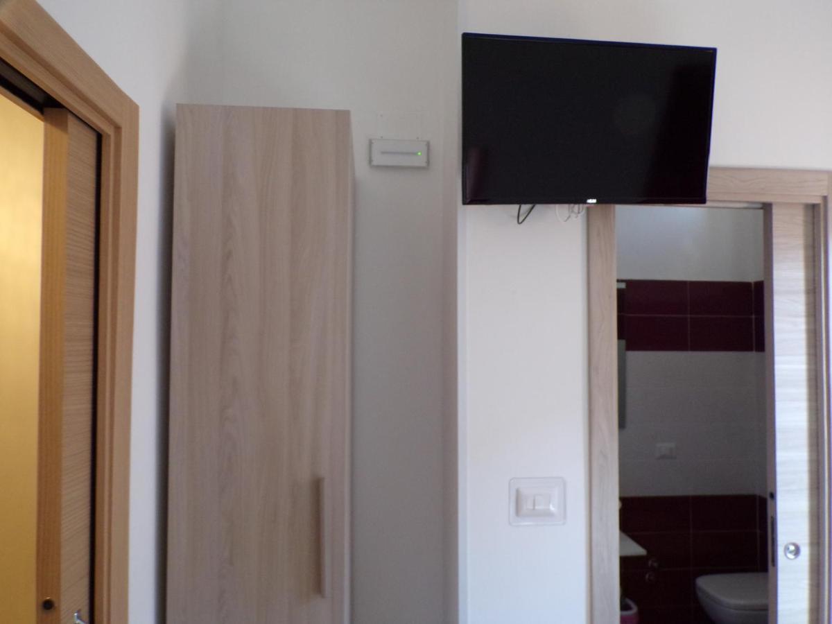 Nuova Aurora Rent Rooms ロッカルメーラ エクステリア 写真