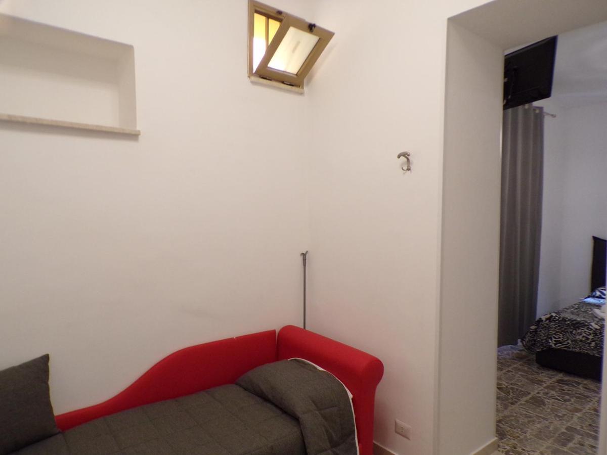 Nuova Aurora Rent Rooms ロッカルメーラ エクステリア 写真